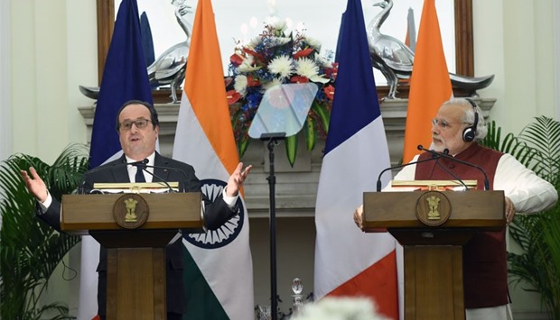 Indian Prime Minister Narendra Modi (R) and French President Francois Hollande take part in a joint press conference in New Delhi. AFP