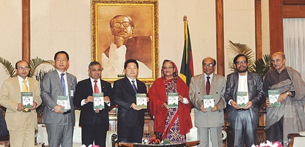 Prime Minister Sheikh Hasina unveiling the Chinese version of Bangabandhu Sheikh Mujibur Rahmanu2019s autobiography at her official residence in Dhaka yesterday.