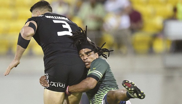 South Africau2019s Rosko Specman (R) tackles New Zealandu2019s Sonny Bill Williams on the first day of the Wellington Sevens rugby Union tournament at Westpac Stadium in Wellington yesterday. (AFP)