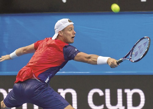 Lleyton Hewitt of the Australia Gold team hits a return against Jiri Vesely (below) of the Czech Republic during their second session menu2019s singles match on day one of the Hopman Cup in Perth yesterday. (AFP)
