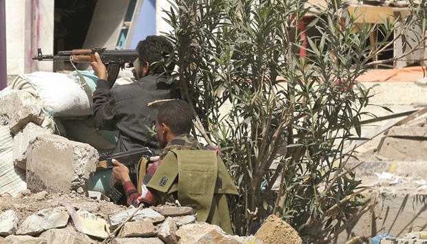 Fighters of the pro-government Popular Resistance Committees take positions ...