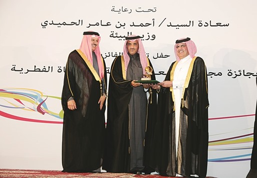 HE the Minister of Environment Ahmed Amer Mohamed al-Humaidi presents the award to Qatargas CEO Khalid bin Khalifa al-Thani as GCC Secretary General Dr Abdul Latif bin Rashid al-Zayani looks on.