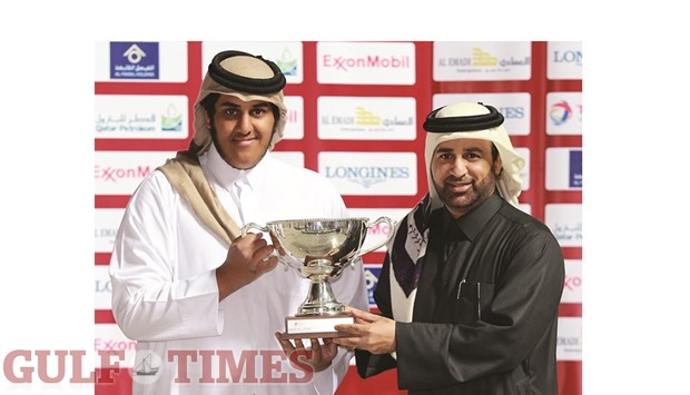 Al Wasmiya representative receives the owneru2019s trophy from Dr Khalid bin Ibrahim al-Sulaiti.