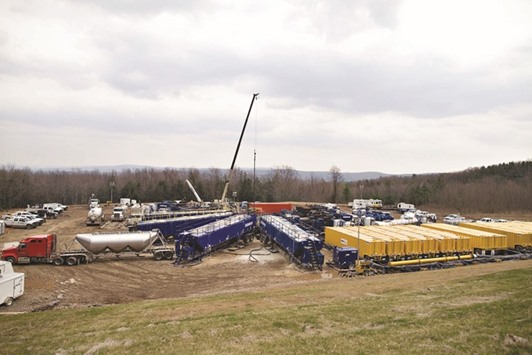 Water tanks, sand tanks, and compressors surround a natural gas well during hydraulic fracturing operations on a Chesapeake Energy Corp drill site in Bradford County, Pennsylvania, US (file). The EPAu2019s major finding in Juneu2019s preliminary report, that thereu2019s no evidence fracking has led to u201cwidespread, systemic impacts on drinking water,u201d was seen as a vindication of hydraulic fracturing. A repudiation of the results could reignite the debate over the need for more regulation.