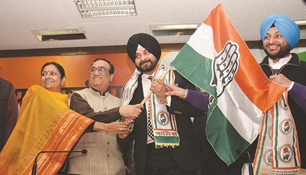 Congress leaders Asha Kumari and Ajay Maken welcome cricketer-turned politician Navjot Singh Sidhu at the party headquarters in New Delhi yesterday.