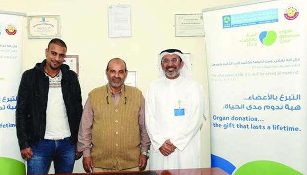 The organ recipient and donor are seen with Dr Yousef al-Maslamani.