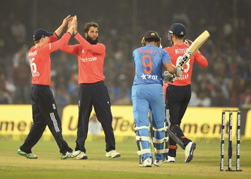 England off-spinner Moeen Ali (second left) celebrates with teammates after dismissing Indian batsman Manish Pandey during the first T20 match at the Green Park Stadium in Kanpur yesterday. Ali took two wickets for 21 runs in his four overs. (AFP)