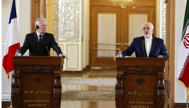 French Foreign Minister Jean-Marc Ayrault (L) and Iranian Foreign Minister Mohammad Javad Zarif give a press conference following their meeting in Tehran.