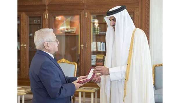 His Highness the Emir Sheikh Tamim bin Hamad al-Thani awarding the Al Wajba Medal to Azerbaijan's Ambassador to Qatar D. Tofiq Abdullayev on Tuesday.