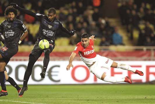 Monacou2019s Radamel Falcao (right) vies for the ball with Niceu2019s Santos Marlon during the French Ligue match on Tuesday. (AFP)