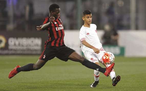 Action from the match between AC Milan (in black and red) and Wydad (in white).
