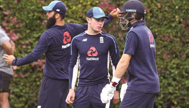England spinner Mason Crane (centre) speaks to captain Joe Root as teammate Moeen Ali (left) bowls in the nets during training at the Sydney Cricket Ground yesterday, on the eve of the fifth and final Ashes Test against Australia. (AFP)