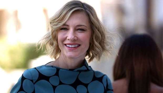 Cate Blanchett received international acclaim for her role in Elizabeth.