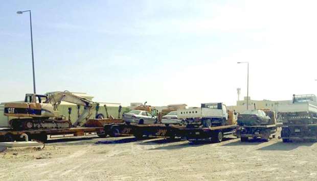 Al Daayen municipality removes abandoned vehiclesrnrn