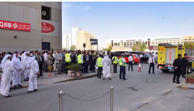 The drill simulated all procedures that should be followed during fires, including the activation of fire alarms for the evacuation of employees working in the building as per QIIB-approved safety and security protocols.