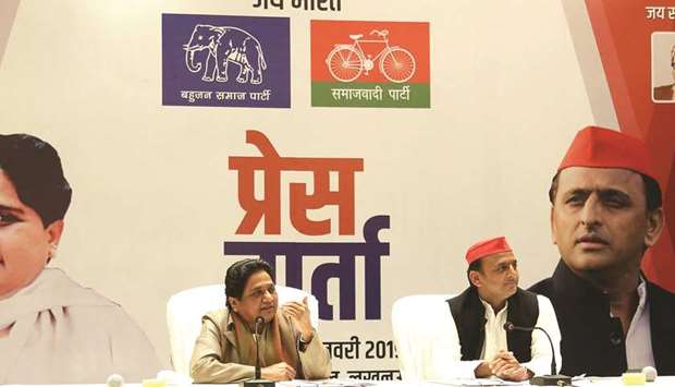 Samajwadi Party president Akhilesh Yadav and Bahujan Samaj Party leader Mayawati address a press conference in Lucknow yesterday.