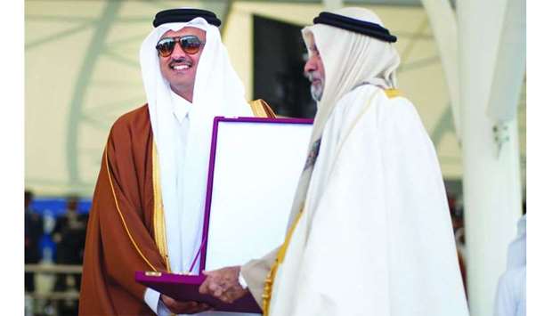 Amir Awards Hamad Bin Khalifa Sash to Ghanim al-Hodaifirnrn