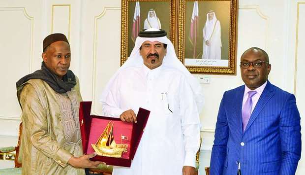 Al-Kuwari extends a token of appreciation to Coulibaly in the presence of Tidiany.