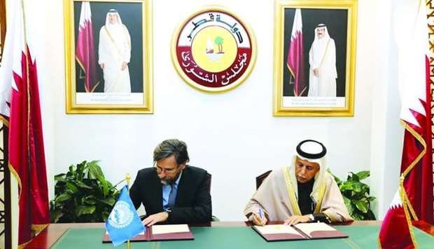 HE the Speaker of the Advisory Council Ahmed bin Abdulla bin Zaid al Mahmoud and President of PAM Antonio Pedro Roque sign a memorandum of understanding (MoU) between the Advisory Council and PAM