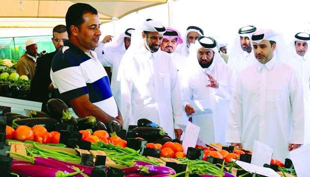 HE the Minister of Municipality and Environment Engineer Abdulla bin Abdulaziz bin Turki al-Subaie, accompanied by other dignitaries, touring the various sections of the Al Shihaniya Agricultural Products Park.