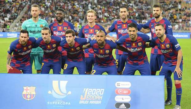 Barcelona players pose before the Spanish Super Cup semi-final against Atletico Madrid on January 9, 2020 in Jeddah. (AFP)