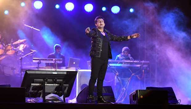 ENTHRALLED: Sonu Nigam himself appreciated the spirit and love the audience showed for Bollywood music..    Photos by Shemeer Rasheed