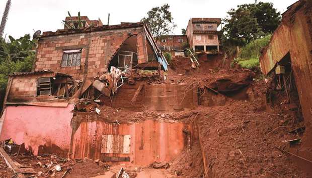 A landslide in Vila Bernadete, Belo Horizonte, Minas Gerais state, damaged several houses and left four dead and seven missing.