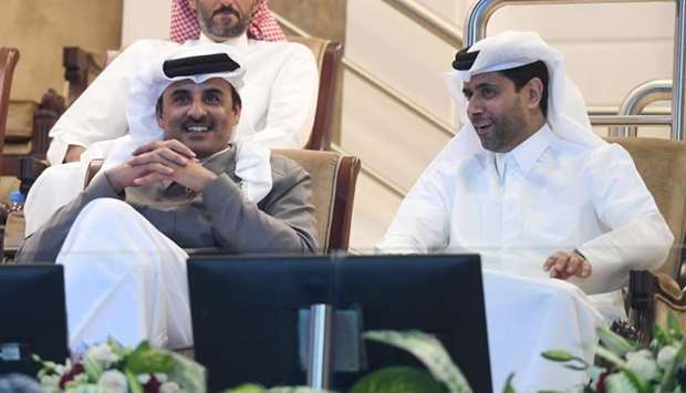 His Highness the Amir Sheikh Tamim bin Hamad al-Thani witnessed part of the competitions of the second round of the 28th Qatar ExxonMobil Open 2020 tennis tournament at the Khalifa International Tennis and Squash Complex. The Amir watched the match that took place between Fernando Verdasco of Spain and Filip Krajinovic of Serbia, which ended with a 7-5, 4-6, 6-0 victory for Verdasco to qualify for the quarter-finals. The match was also attended by a number of Their Excellencies Sheikhs, ministers, guests and a huge audience of tennis fans.