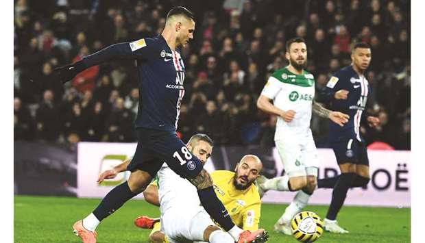 Mauro Icardi (left) scores a goal during the French League Cup quarter-final match against AS Saint Etienne at the Parc des Princes stadium in Paris on Wednesday. (AFP)