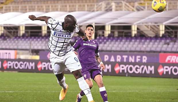 Inter Milanu2019s Romelu Lukaku (left) scores a header during the Italian Cup round of sixteen match against Fiorentina at the Artemio-Franchi stadium in Florence, Italy, yesterday. (AFP)