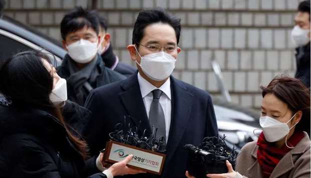 Samsung Group heir Jay Y. Lee arrives at a court in Seoul, South Korea