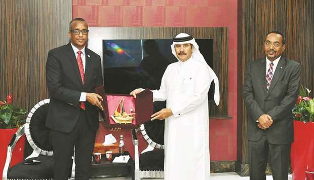 Qatar Chamberu2019s second vice chairman Rashid bin Hamad al-Athba hands over a token of recognition to Somalia Minister for Labour Durran Ahmed Farah during a visit to the chamberu2019s headquarters yesterday.