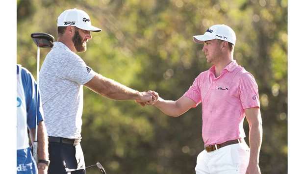 Dustin Johnson (left) and Justin Thomas (right) fist bump on the 18th hole during the first round of the Sentry Tournament of Champions at the Kapalua Plantation Course in Kapalua, Hawaii, USA. (USA TODAY Sports)