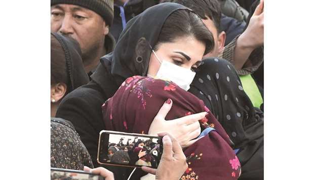 Maryam Nawaz meeting with the mourning Hazara community during a sit-in at the eastern bypass on the outskirts of Quetta on Thursday. (AFP)
