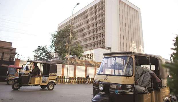 Auto rickshaws travel past the State Bank of Pakistan building in Karachi (file). The SBP is all set to introduce a world-class payment system called u2018Rast,u2019 which will be a huge leap in the digitisation of the countryu2019s financial mechanism.