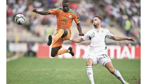 Ivory Coastu2019s Nicolas Pepe (left) is challenged by Algeriau2019s Ramy Bensebaini during their Group E Africa Cup of Nations match in Douala, Cameroon, on Wednesday. Ivory Coast won 3-1 as Alegria were knocked out of the tournament. (AFP)