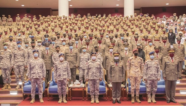 The four-year course which was attended by candidates from Qatar as well as sisterly and friendly countries, included military science, parachute jump, thunderbolt and diving, in addition to management, law, accounting, information systems and international relations.