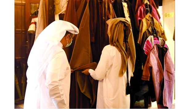 Some merchants told local Arabic daily Arrayah that the sale of woolen clothes and accessories have gone up by as much as 60% with residents opting for various types of shawls and jackets in order to resist the cold.