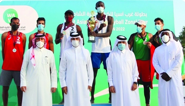 President of Qatar Volleyball Association and the West Asia Volleyball Association Ali bin Ghanem al-Kuwari (second left) and other officials pose with the winners of the West Asia Beach Volleyball Zonal Tour at Aspire Zone in Doha Monday. Qatar won the title of the inaugural West Asia Beach Volleyball Zonal Tour for men after defeating Oman 21-19, 21-19, in the final match that took place on the Aspire Academy courts.