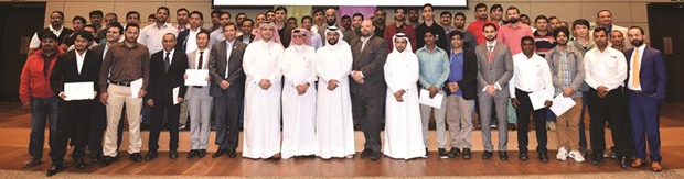 The volunteers and u2018Digital Championsu2019 are seen with officials at the honouring ceremony.