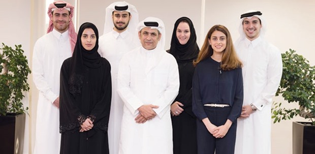 Abdul Hakeem Mostafawi and HSBC country head of HR Alexis al-Qassmi with Qatari graduates.