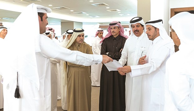HE the Prime Minister and Interior Minister Sheikh Abdullah bin Nasser bin Khalifa al-Thani being briefed about the Single Window Project for investor services at the headquarters of the Ministry of Economy and Commerce in Lusail City yesterday.