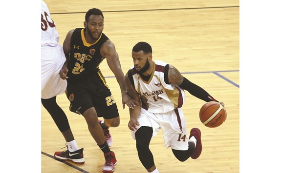 El Jaishu2019s Dominic James Davon (right) in action against Qatar SC during their match yesterday. Davon scored 37 points in the match. PICTURES: Anas Khalid