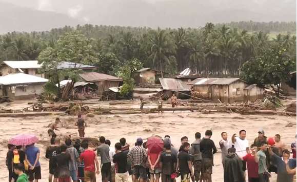People attempt to rescue flood victims in Lanao Del Norte.