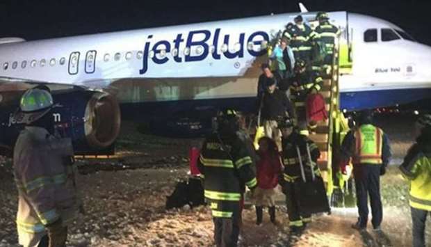 US JetBlue flight went off taxiway after landing in Boston