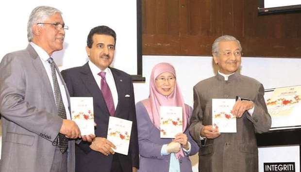 Malaysia Prime Minister Dr Mahathir Mohamed with HE the UN Special Advocate against Corruption  Dr Ali bin Fetais al-Marri and other dignitaries.