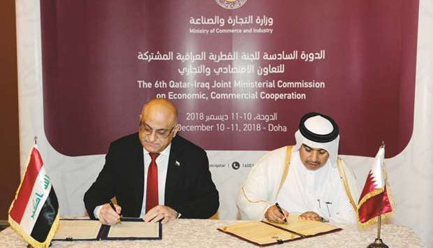 HE al-Kuwari and al-Aani signing the minutes of the meeting.