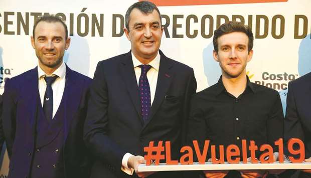Spanish cyclist Alejandro Valverde (left), La Vuelta director Javier Guillen (centre) and British cyclist Simon Yates pose during the presentation of the 74h La Vuelta cycling tour of Spain 2019, in Alicante, on Wednesday. (AFP)