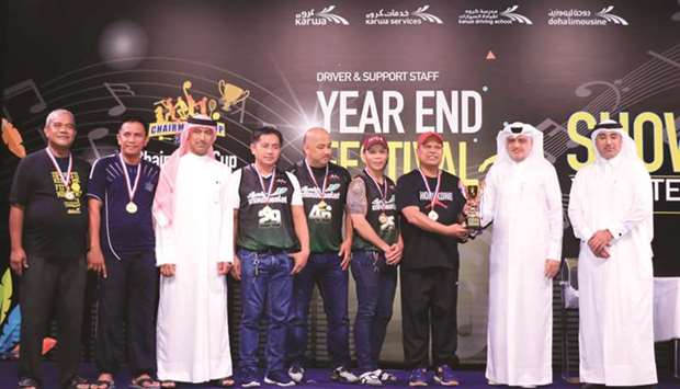 Mowasalat officials with employees during the distribution of awards.