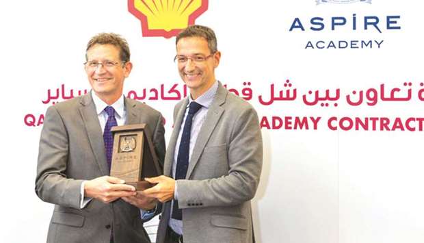 Managing Director and Chairman of Qatar Shell Andrew Faulkner (left) with Ivan Bravo, Director General of Aspire Academy.